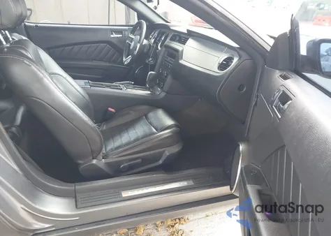 2013 Ford Mustang V6 Premium from USA, damaged, VIN 1ZVBP8AM1D5260370